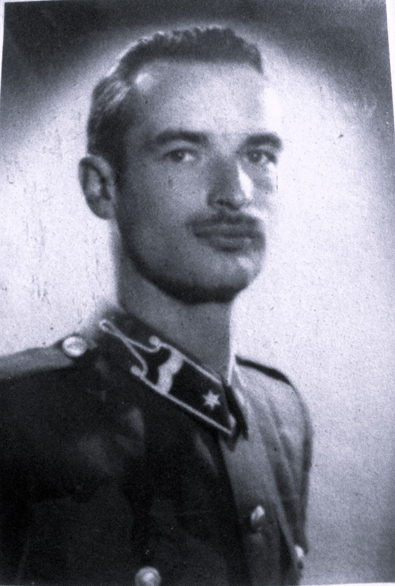 Dóczy Zoltán dr, (Nagyenyed, 1911.03.30 - Várgesztes, 1945.02.05.)